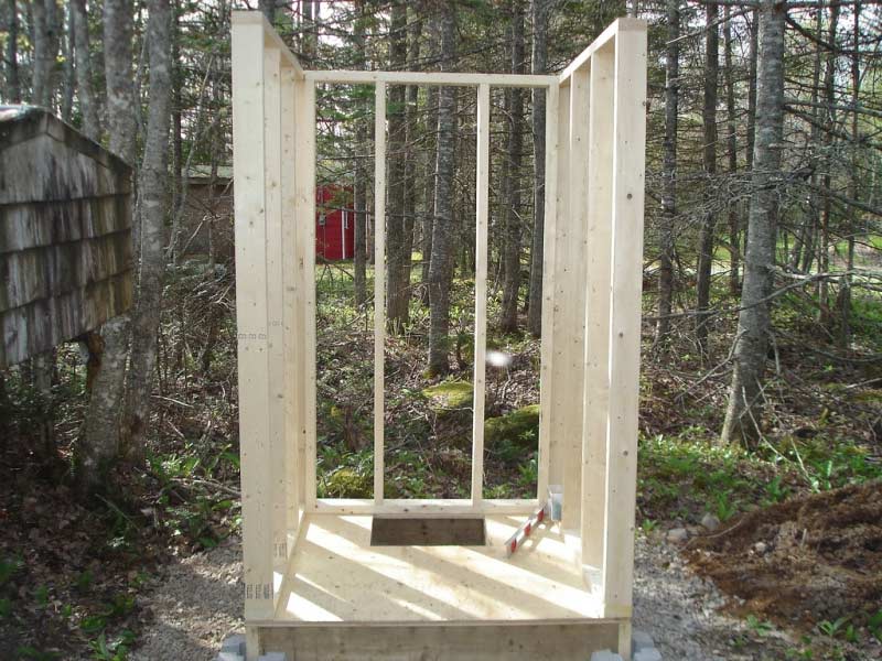Как построить туалет на даче с цементрым фундаментом и деревянным каркасом